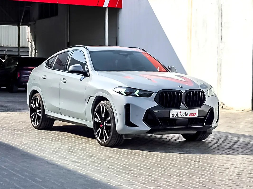 نمای دیگر بی ام و X6 xDrive40i ام اسپرت 2025