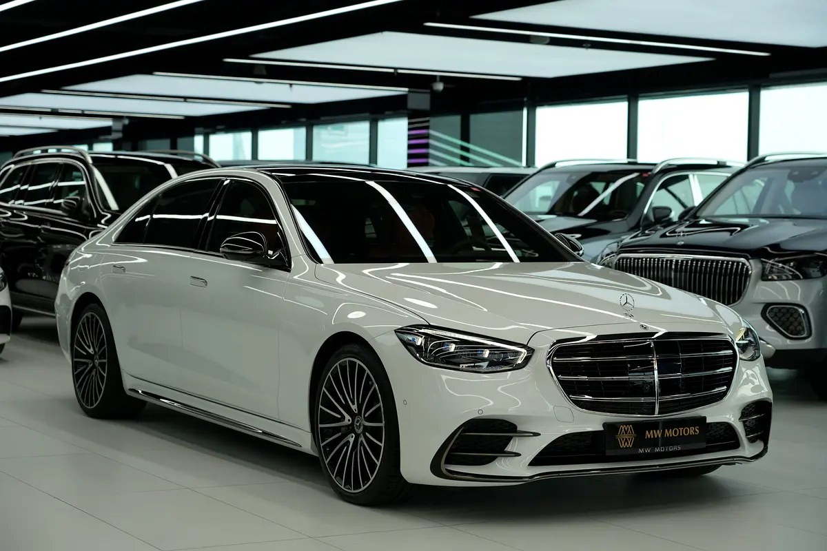 نمای دیگر مرسدس بنز کلاس S S 500 2026