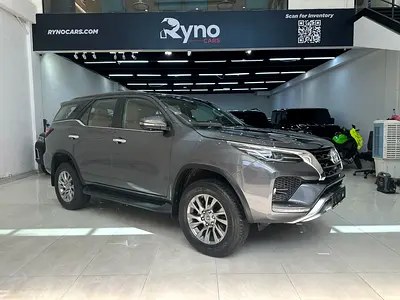 نمای دیگر تویوتا فورچونر VXR 2024