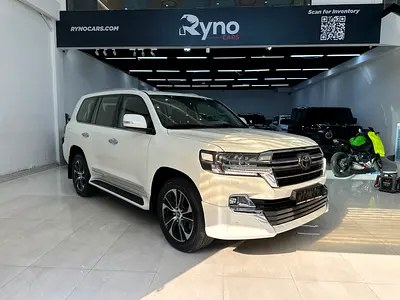 نمای دیگر تویوتا لندکروزر GXR گرند تورینگ 2021