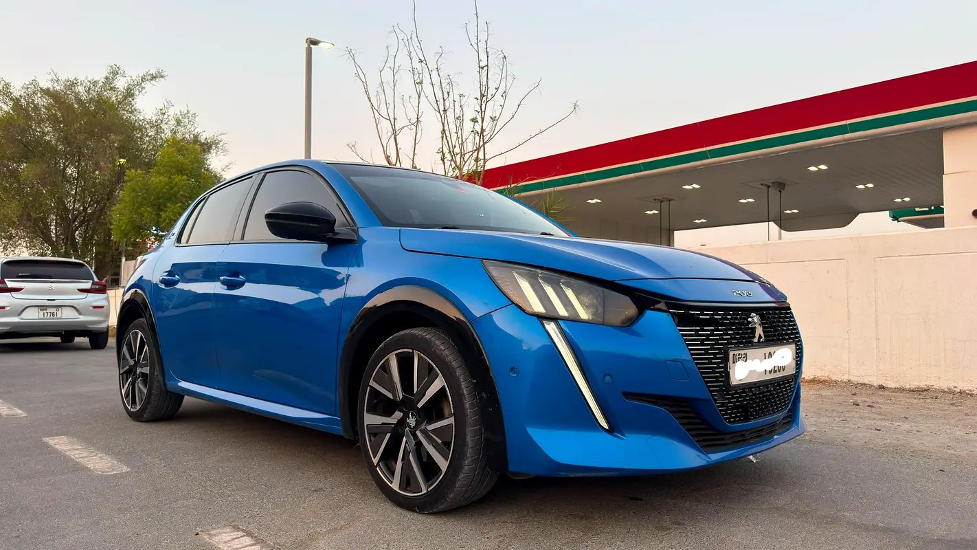 نمای دیگر پژو 208 GT لاین 2021
