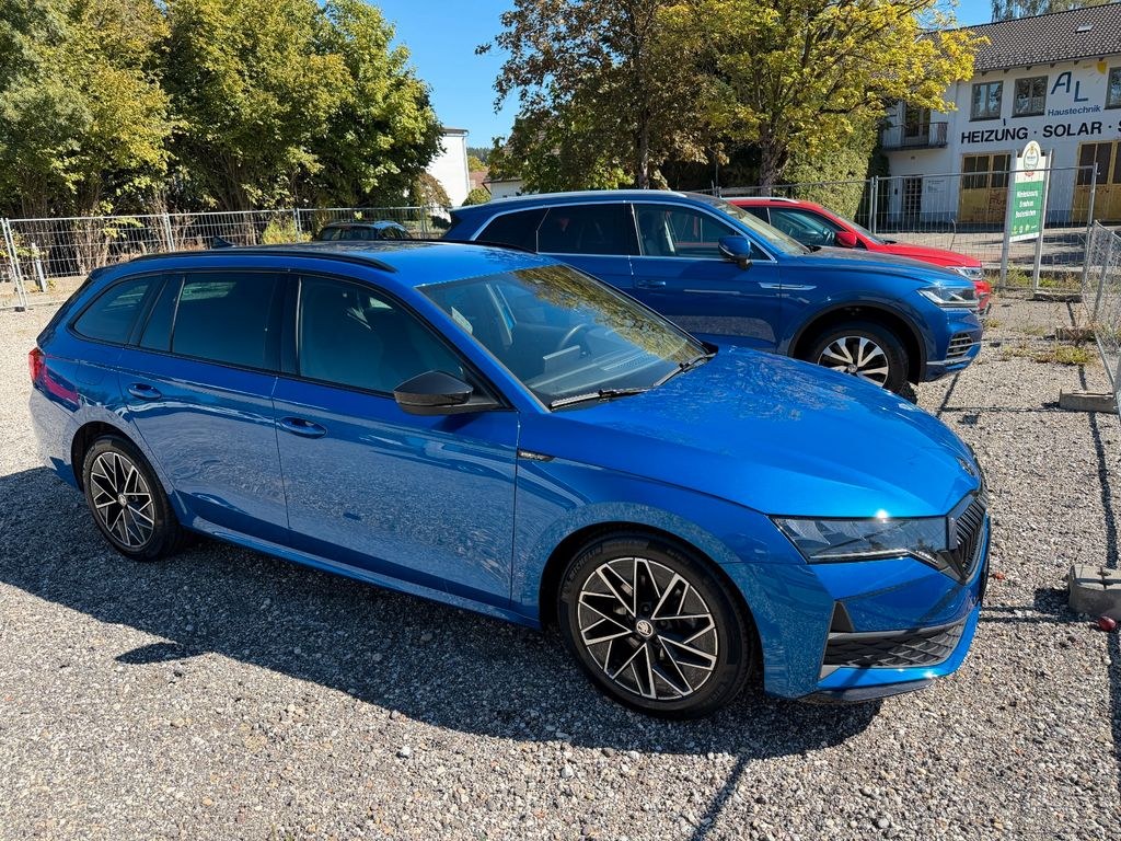 اشکودا اکتاویا کمبی 2.0 TDI 110 kW اسپرت لاین