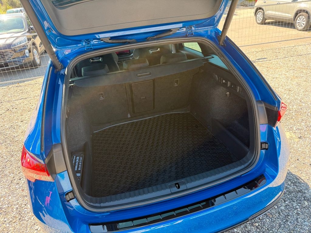 نمای دیگر اشکودا اکتاویا کمبی 2.0 TDI 110 kW اسپرت لاین