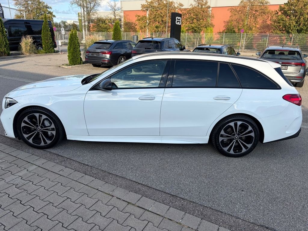 نمای دیگر مرسدس بنز C 220d استیشن 4Matic AMG-لاین - 360°- حافظه