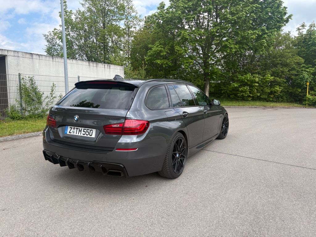 نمای دیگر بی ام و M550Xd، ترمز M5، HUD، نایت ویژن، پانوراما، AHZV، LED
