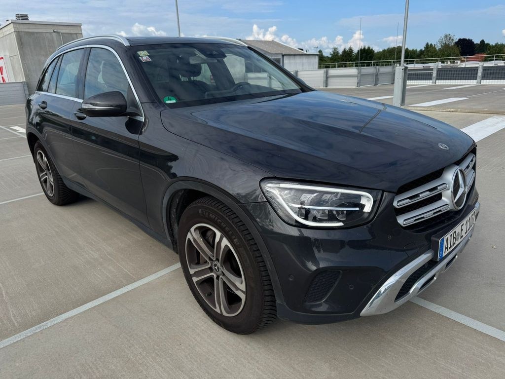 نمای دیگر مرسدس بنز GLC 400 d 4MATIC LED-دوربین-سقف پانوراما