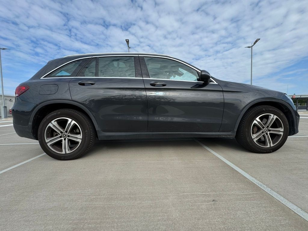 نمای دیگر مرسدس بنز GLC 400 d 4MATIC LED-دوربین-سقف پانوراما