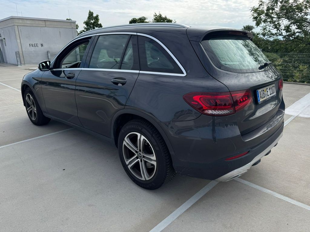 نمای دیگر مرسدس بنز GLC 400 d 4MATIC LED-دوربین-سقف پانوراما
