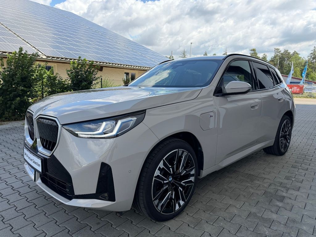 نمای دیگر بی ام و X3 30e xDr. M-SPORT/AHK/HUD/ICONIC/H&K/SITZLÜFT/