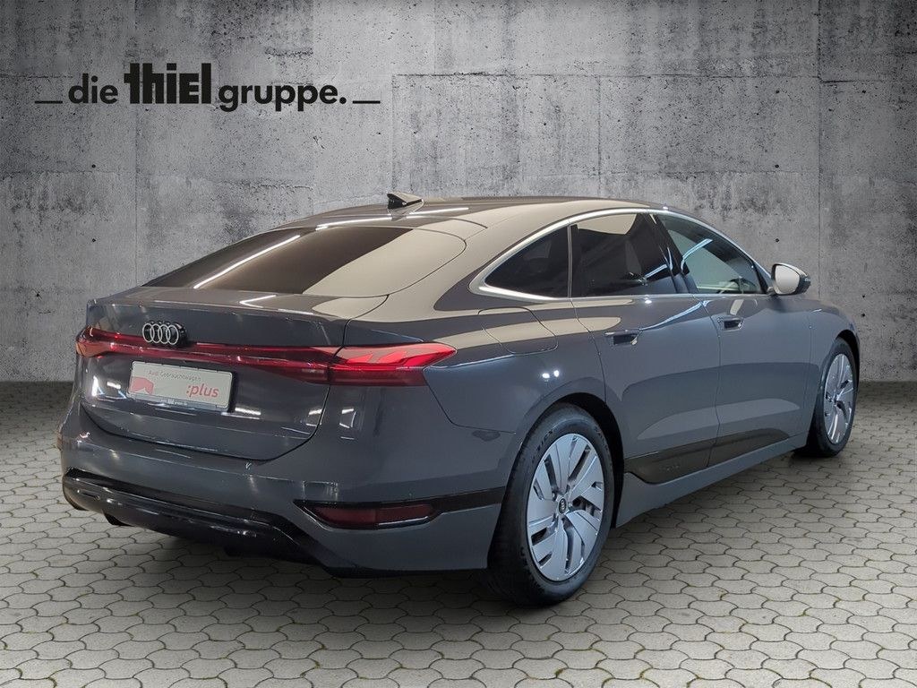 نمای دیگر آئودی A6 اسپورت‌بک e-tron قلاب یدک‌کش+B&O+360° دوربین