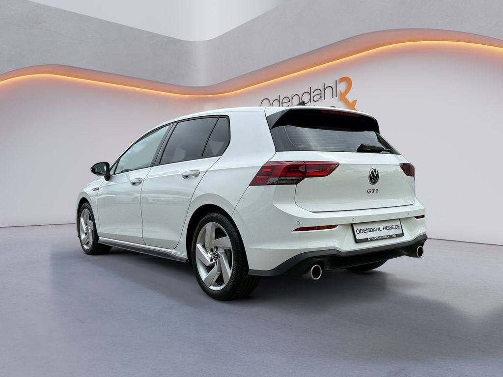 نمای دیگر فولکس واگن گلف GTI 2.0 TSI DSG 180kW نوی