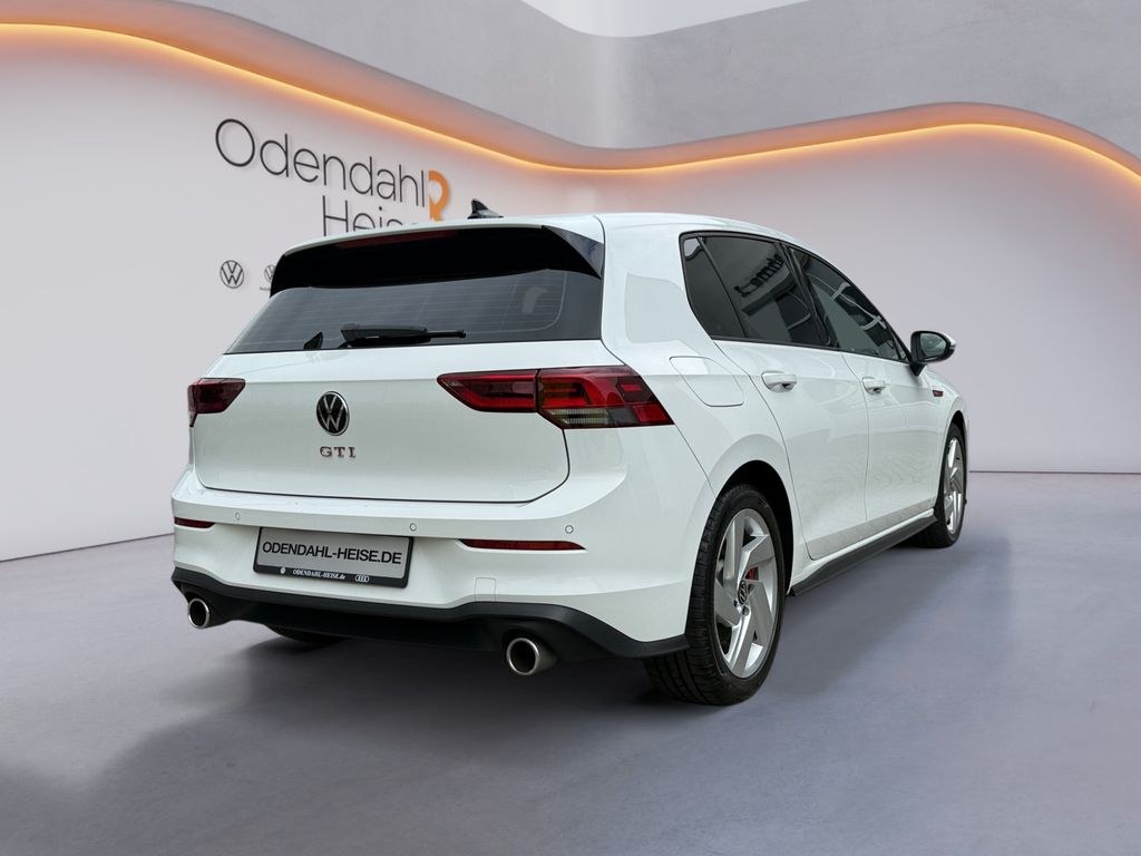 نمای دیگر فولکس واگن گلف GTI 2.0 TSI DSG 180kW نوی