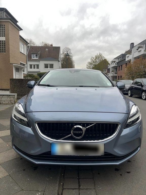 ولوو V40 مومنتوم+LED+SHZ+FSH+CAM+NAV+PDC