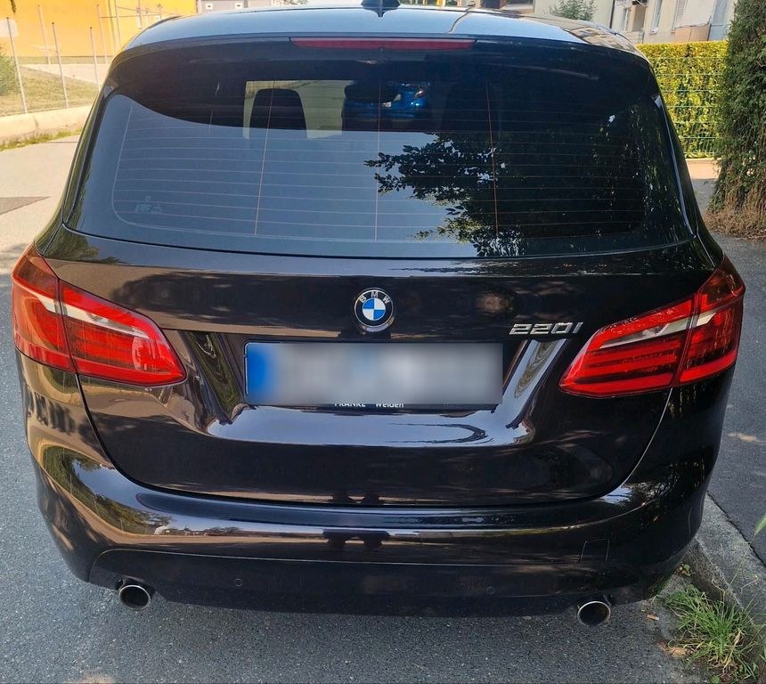 نمای دیگر بی ام و 220I 2L بنزین.