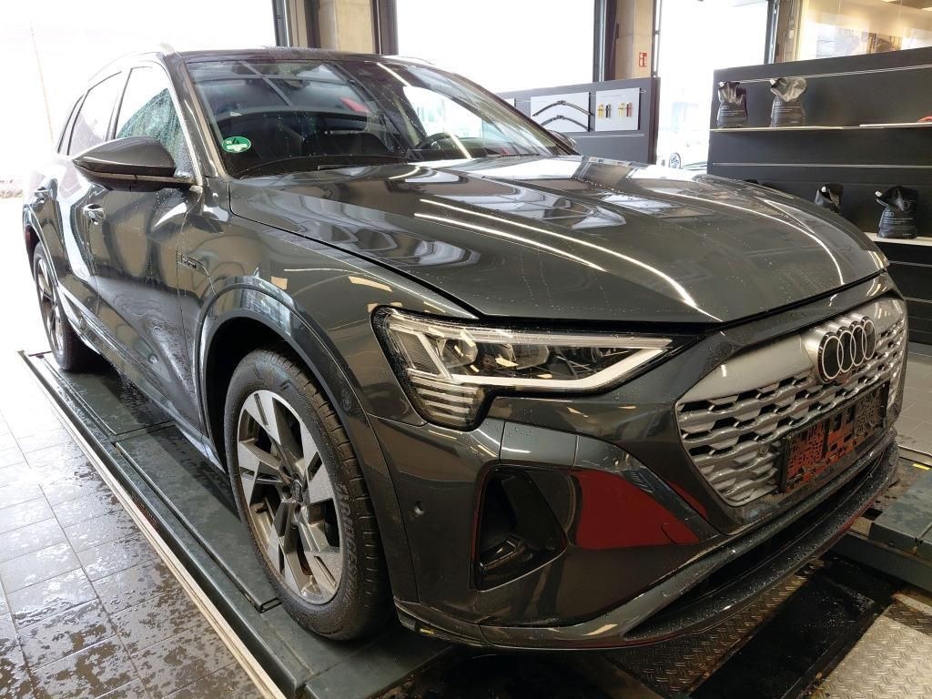 نمای دیگر آئودی Q8 e-tron 55 ACC AHK هد آپ 360° ماتریکس صندلی برقی 20Z
