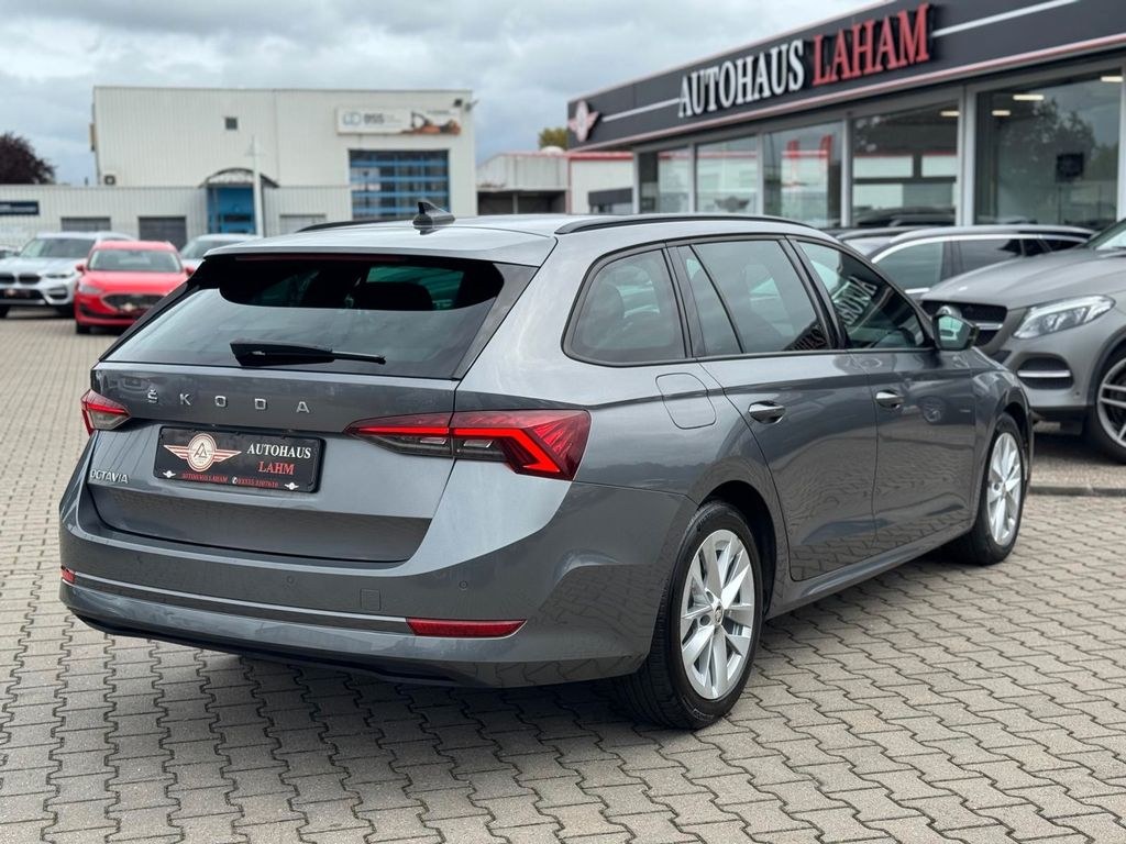 نمای دیگر اشکودا اکتاویا کمبی 2.0TDI «استایل» صندلیهای سطلی «هد آپ»