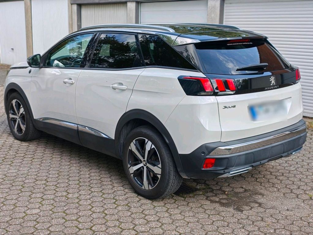 نمای دیگر پژو 3008 GT لاین سرویس کامل بدون تصادف...