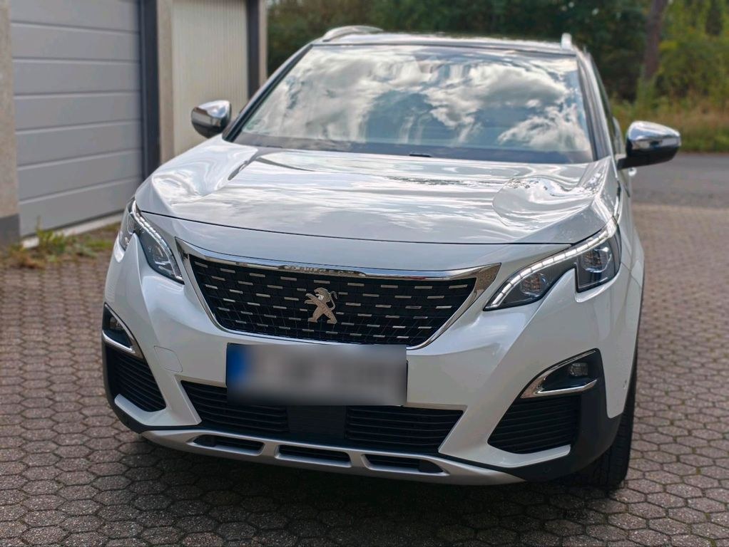 نمای دیگر پژو 3008 GT لاین سرویس کامل بدون تصادف...