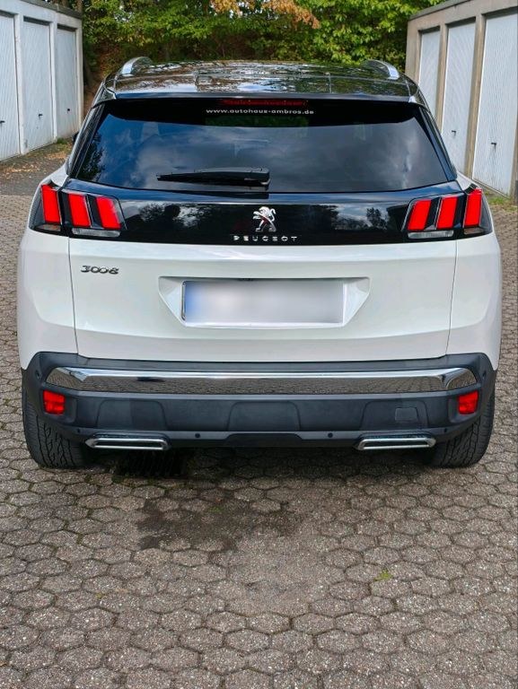نمای دیگر پژو 3008 GT لاین سرویس کامل بدون تصادف...