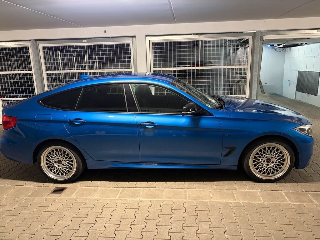 نمای دیگر بی ام و 330i GT