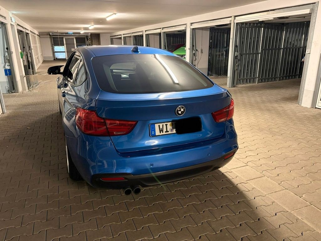 نمای دیگر بی ام و 330i GT