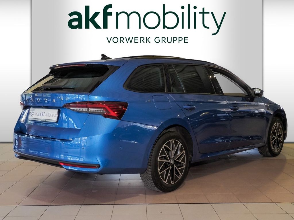 نمای دیگر اشکودا اکتاویا کمبی 2.0 TDI DSG تور-ناوی*AHK*دوربین*P