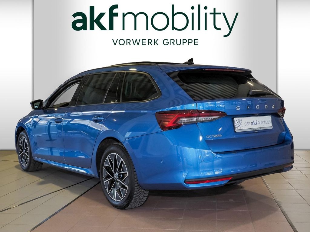 نمای دیگر اشکودا اکتاویا کمبی 2.0 TDI DSG تور-ناوی*AHK*دوربین*P