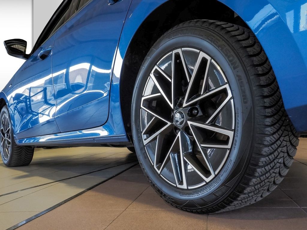 نمای دیگر اشکودا اکتاویا کمبی 2.0 TDI DSG تور-ناوی*AHK*دوربین*P