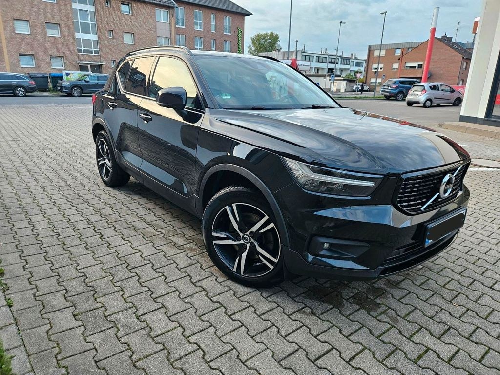 ولوو XC40 D4 AWD R-Design | 190 PS | اتو...