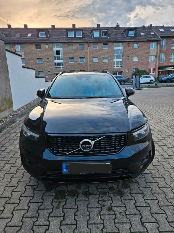 نمای دیگر ولوو XC40 D4 AWD R-Design | 190 PS | اتو...