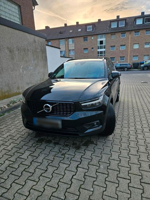 نمای دیگر ولوو XC40 D4 AWD R-Design | 190 PS | اتو...