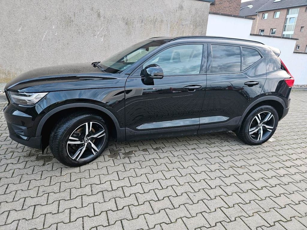 نمای دیگر ولوو XC40 D4 AWD R-Design | 190 PS | اتو...