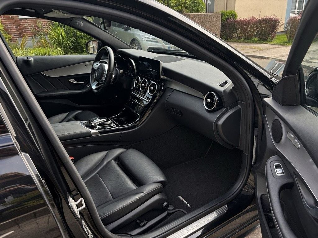 نمای دیگر مرسدس بنز C 220 d AMG لاین * نایت ادیشن...