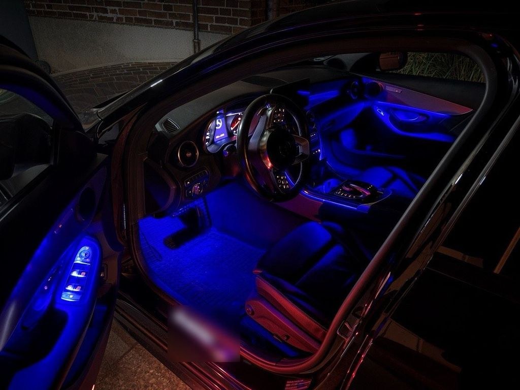 نمای دیگر مرسدس بنز C 220 d AMG لاین * نایت ادیشن...