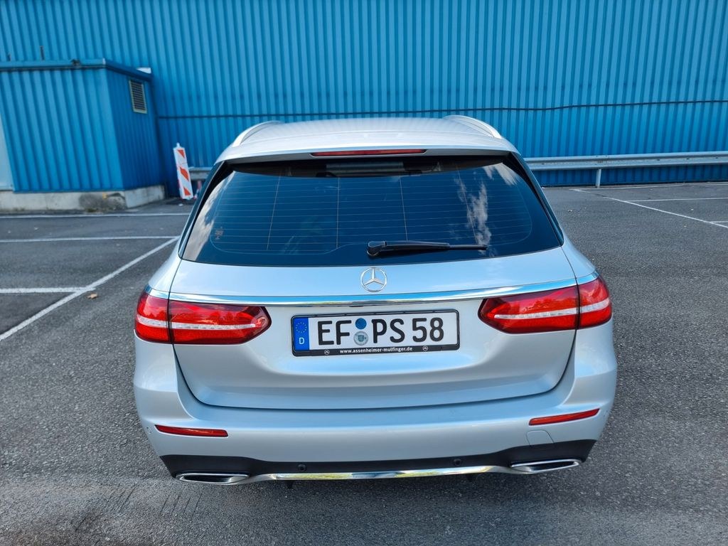 نمای دیگر مرسدس بنز مرسدس E 350 d 4MATIC T AMG لاین