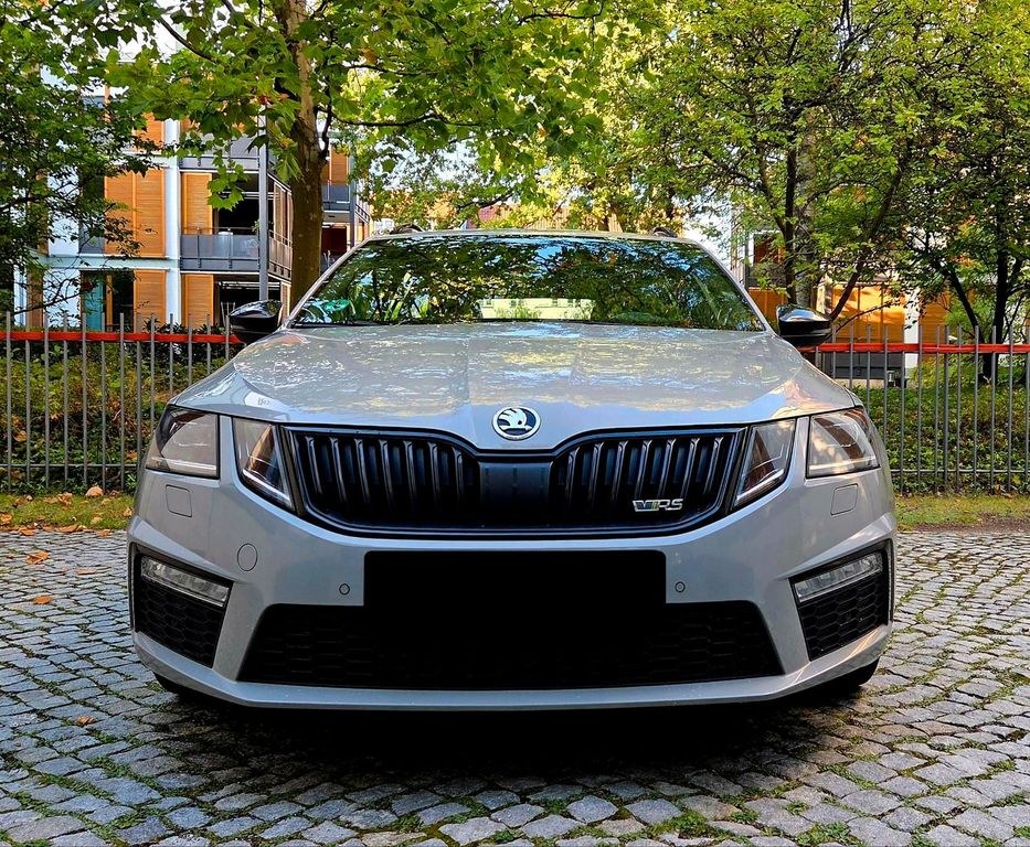 نمای دیگر اشکودا اکتاویا VRS 2.0 TDI - اتوماتیک - قفل یدک...
