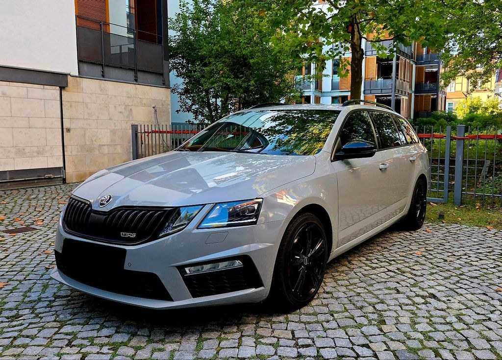 نمای دیگر اشکودا اکتاویا VRS 2.0 TDI - اتوماتیک - قفل یدک...