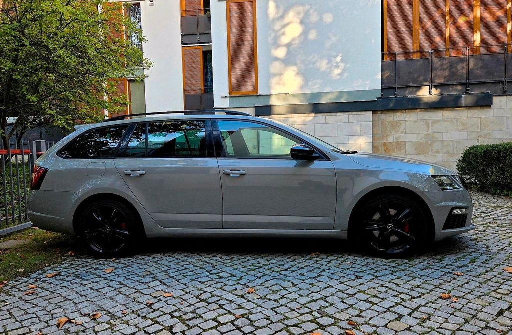 نمای دیگر اشکودا اکتاویا VRS 2.0 TDI - اتوماتیک - قفل یدک...