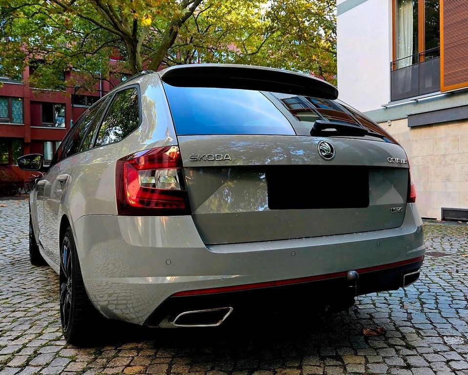 نمای دیگر اشکودا اکتاویا VRS 2.0 TDI - اتوماتیک - قفل یدک...