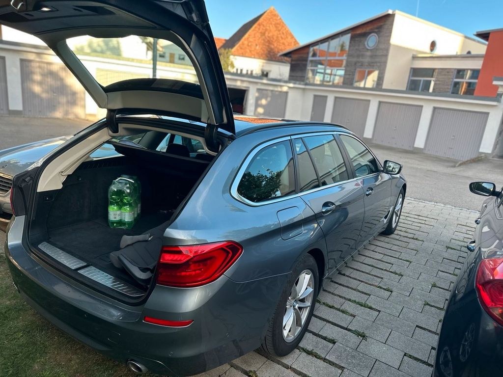 نمای دیگر بی ام و G31 520d 2019