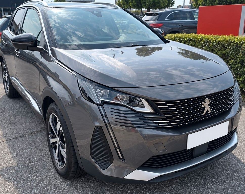 نمای دیگر پژو 3008 130cv EAT8 GT پک سانروف پانوراما