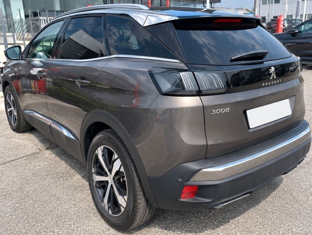 نمای دیگر پژو 3008 130cv EAT8 GT پک سانروف پانوراما