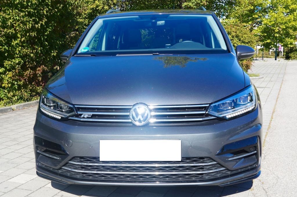 نمای دیگر فولکس واگن توران 1.5 TSI OPF DSG هایلاین R-Line