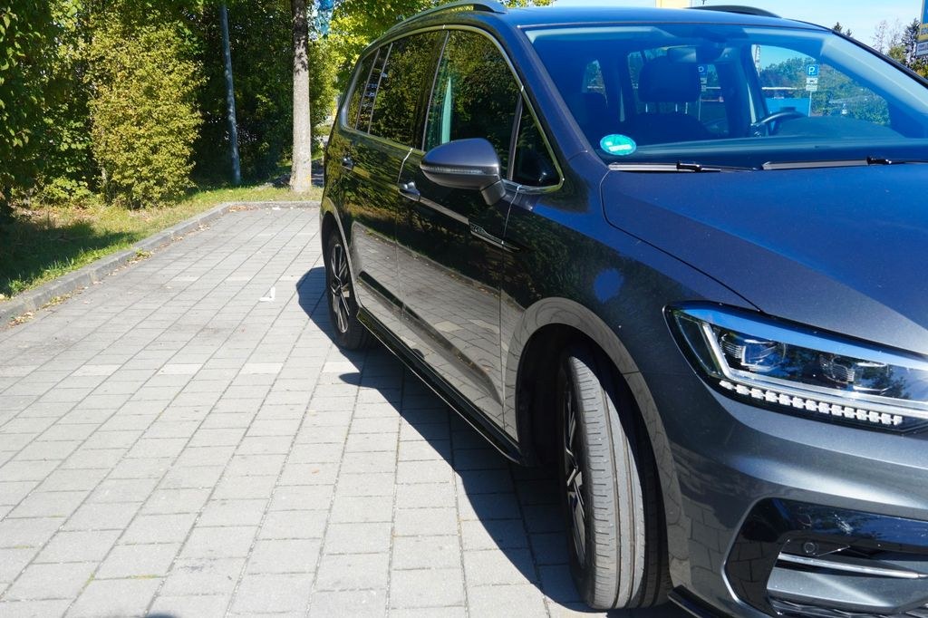 نمای دیگر فولکس واگن توران 1.5 TSI OPF DSG هایلاین R-Line