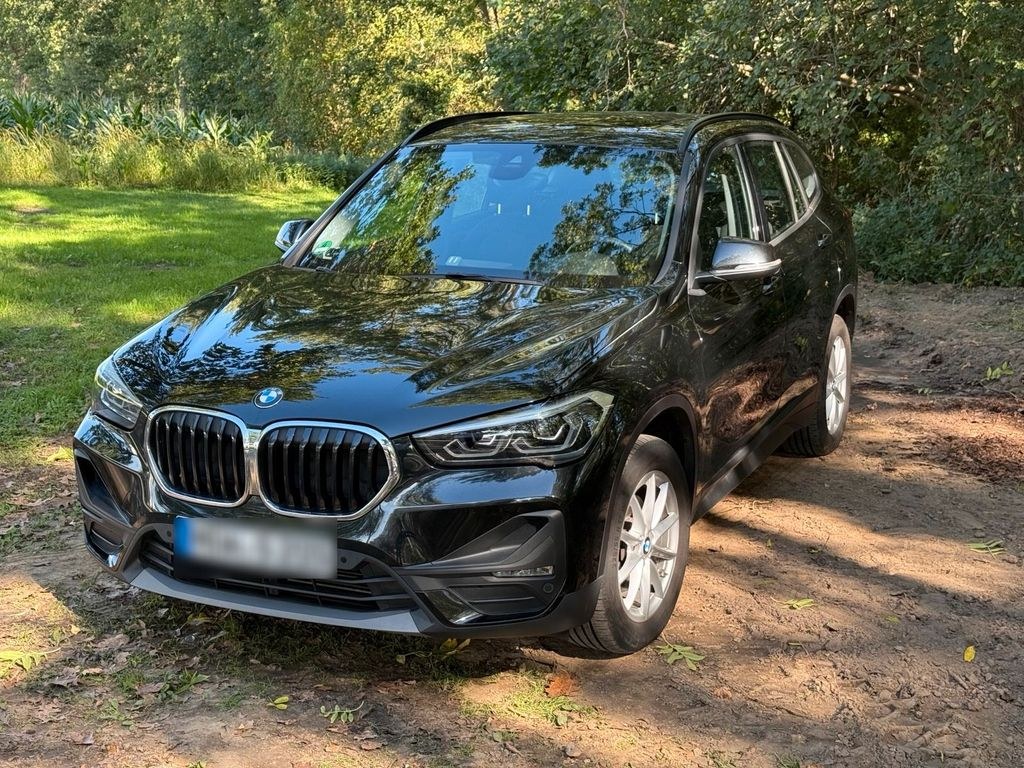 نمای دیگر بی ام و X1 F48 sDrive 18d