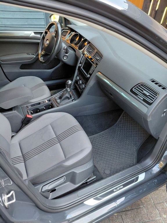 نمای دیگر فولکس واگن گلف واریانت آل‌استار 4Motion 2.0 TDI