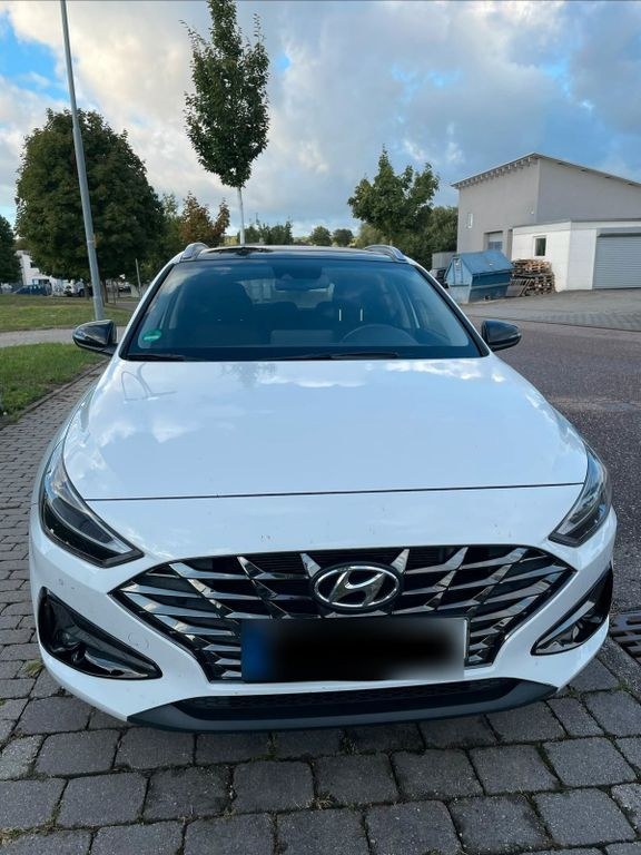 نمای دیگر هیوندای i30 کمبی