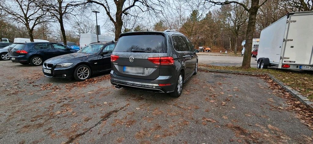 نمای دیگر فولکس واگن توران هایلاین 150 PS 7 سرنشین R-Line