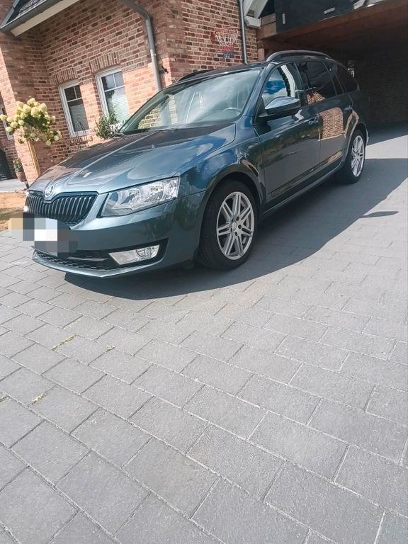 اشکودا اکتاویا 2.0 TDI DSG امبیشن