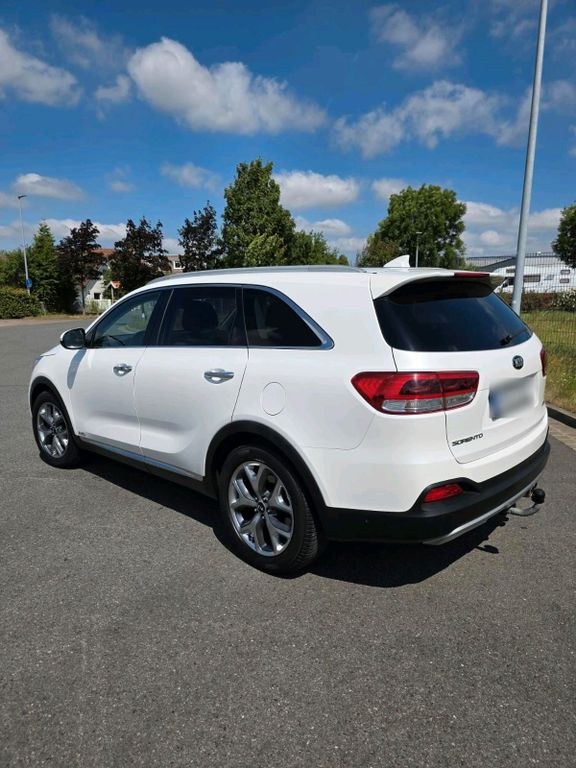 نمای دیگر کیا کیا سورنتو 2.2 CRDi پلاتینیوم 4x4 سانروف...